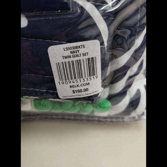 PRICE DROP! NEW Crown and ivy reversible twin quilt set - Picture 5 of 11